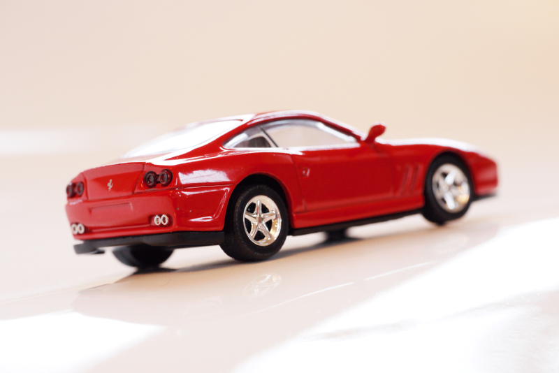 Illustration for article titled Kyosho Ferrari 2 1/64 #48 - Project Prancing Horse #48 - 2002 Ferrari 575 Maranello
